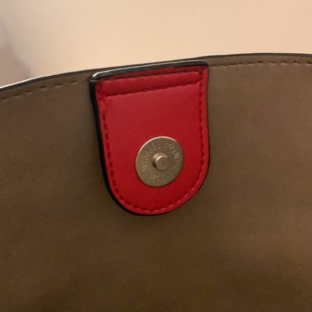 MONDANI New York Red Satchel Vegan LIKE NEW - Picture 8 of 12